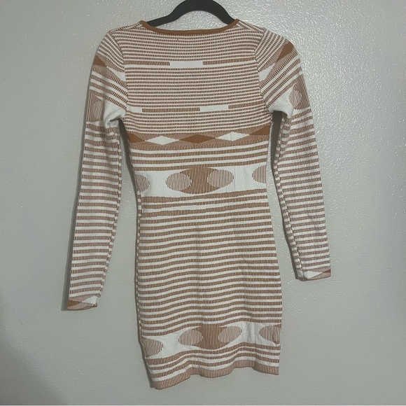 SHEIN Striped Pattern Burnt Orange and White Bodycon Sweater Dress Size 6 - Picture 5 of 8
